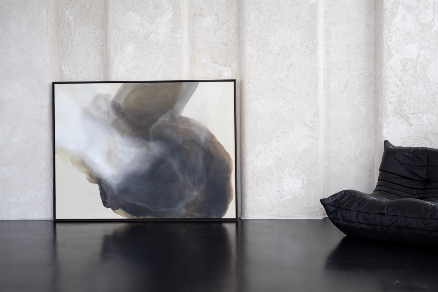 Becoming – large 160 × 120 cm abstract painting in earthy tones with soft light transitions, framed in dark wood, original canvas by Liv Olsen.